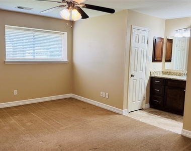 3310 Glen Spring Drive - Photo Thumbnail 11