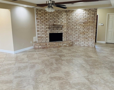 3310 Glen Spring Drive - Photo Thumbnail 4