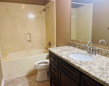 3310 Glen Spring Drive - Photo Thumbnail 15