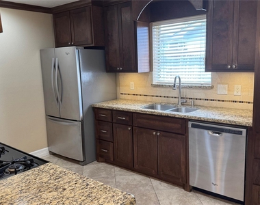 3310 Glen Spring Drive - Photo Thumbnail 9