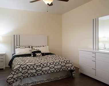 3942 W Alabama Street - Photo Thumbnail 4