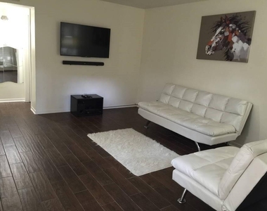 3942 W Alabama Street - Photo Thumbnail 2