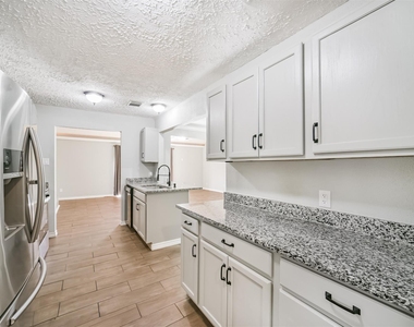 22203 Fincastle Drive - Photo Thumbnail 16