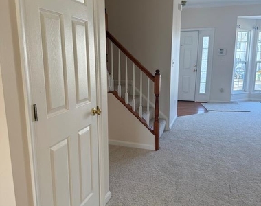 144 Keating Circle - Photo Thumbnail 7