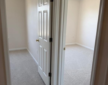 144 Keating Circle - Photo Thumbnail 20