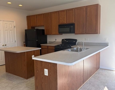 144 Keating Circle - Photo Thumbnail 4