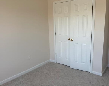 144 Keating Circle - Photo Thumbnail 17