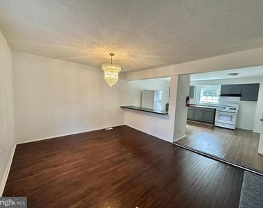 2015 S Lincoln Street S - Photo Thumbnail 7