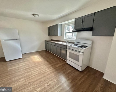 2015 S Lincoln Street S - Photo Thumbnail 8