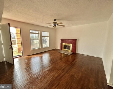 2015 S Lincoln Street S - Photo Thumbnail 2