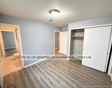 1021 W Rowan Street - Photo Thumbnail 4