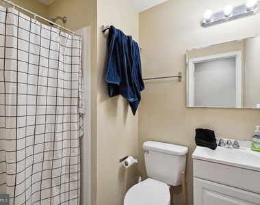 1611 N 17th Street - Photo Thumbnail 8