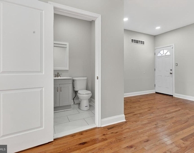 2543 Nicholas Street - Photo Thumbnail 3