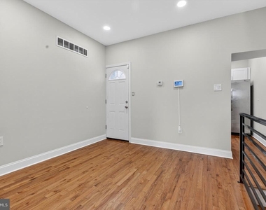 2543 Nicholas Street - Photo Thumbnail 5