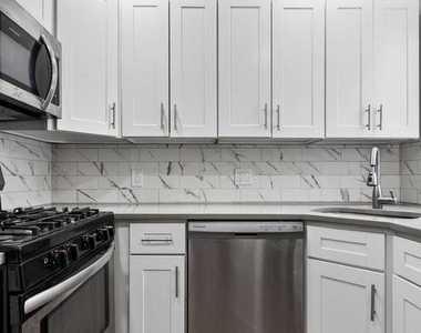 2543 Nicholas Street - Photo Thumbnail 9
