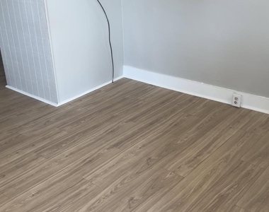 805 Rountree Avenue Se - Photo Thumbnail 3