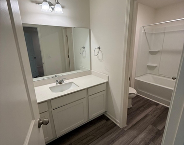 329 Spaight Acres Way - Photo Thumbnail 13