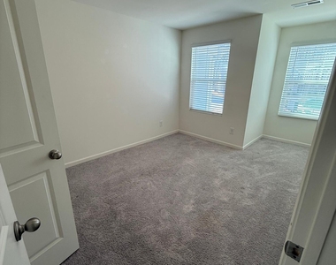 329 Spaight Acres Way - Photo Thumbnail 15
