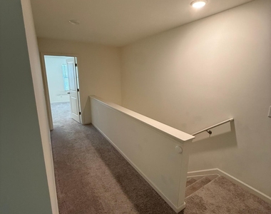 329 Spaight Acres Way - Photo Thumbnail 5