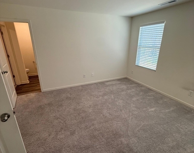 329 Spaight Acres Way - Photo Thumbnail 6
