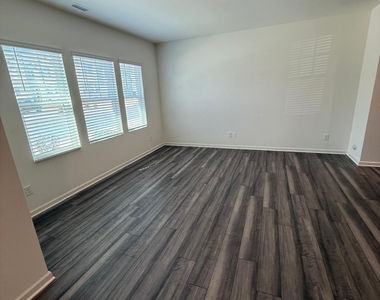 329 Spaight Acres Way - Photo Thumbnail 8