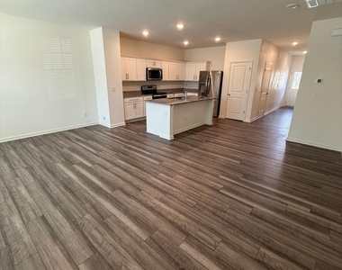 329 Spaight Acres Way - Photo Thumbnail 2