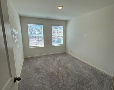 329 Spaight Acres Way - Photo Thumbnail 17