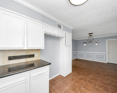 2513 Leslie Street - Photo Thumbnail 14