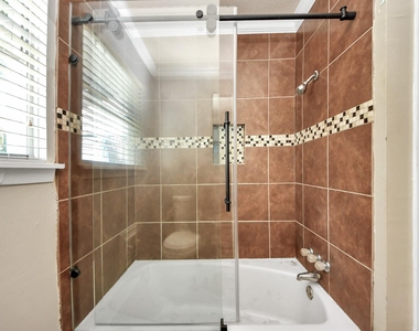 2513 Leslie Street - Photo Thumbnail 23