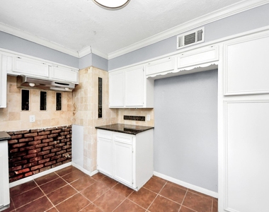 2513 Leslie Street - Photo Thumbnail 12