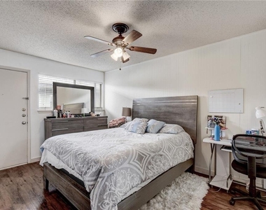2200 San Gabriel St - Photo Thumbnail 7