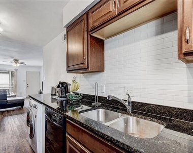 2200 San Gabriel St - Photo Thumbnail 5