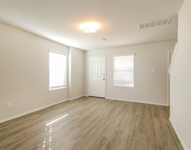 3229 Chunk Court - Photo Thumbnail 6