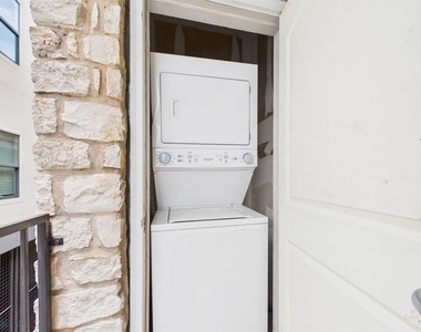 2604 Salado St - Photo Thumbnail 11