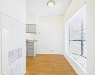 2604 Salado St - Photo Thumbnail 1