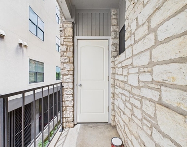 2604 Salado St - Photo Thumbnail 10