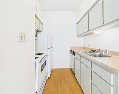 2604 Salado St - Photo Thumbnail 3