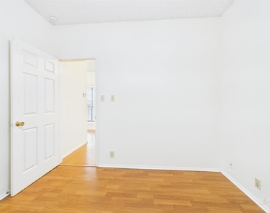 2604 Salado St - Photo Thumbnail 7