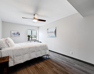 3301 Red River St - Photo Thumbnail 15
