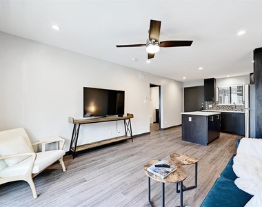3301 Red River St - Photo Thumbnail 6