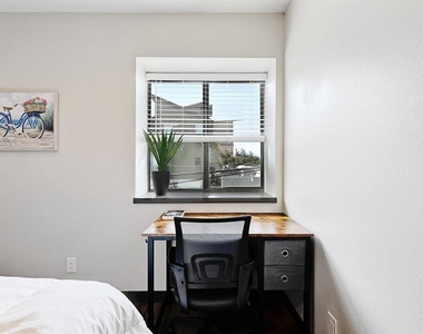 3301 Red River St - Photo Thumbnail 16