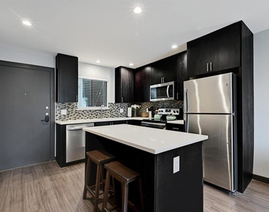 3301 Red River St - Photo Thumbnail 13