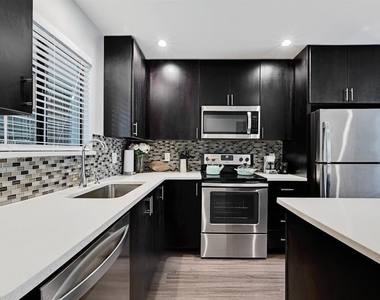 3301 Red River St - Photo Thumbnail 9