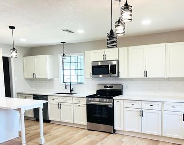 1803 S Park Street - Photo Thumbnail 2