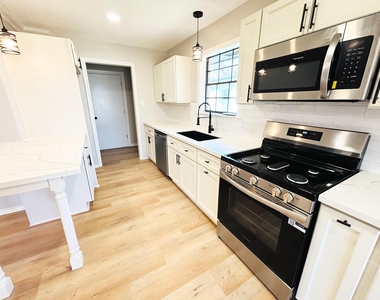 1803 S Park Street - Photo Thumbnail 6