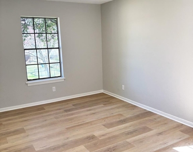 1803 S Park Street - Photo Thumbnail 12