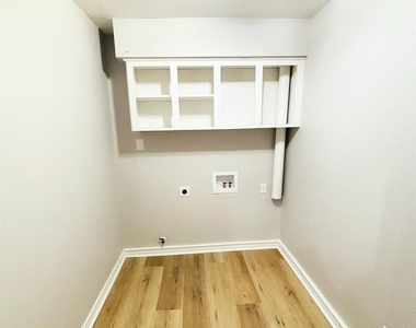 1803 S Park Street - Photo Thumbnail 14