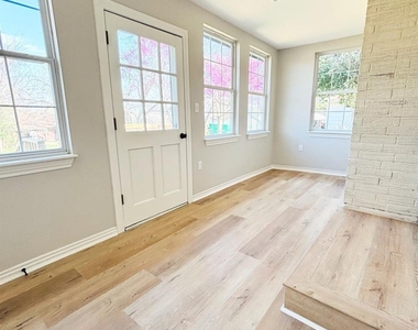 1803 S Park Street - Photo Thumbnail 9