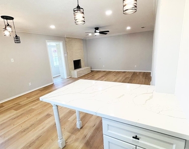 1803 S Park Street - Photo Thumbnail 8