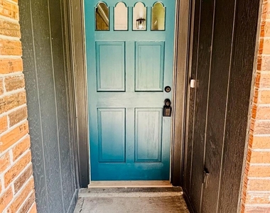 1803 S Park Street - Photo Thumbnail 4